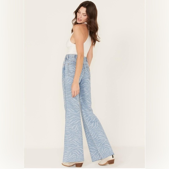 Wrangler Meow Laser Tiger Print Wanderer Jeans High Rise Flare Size 27 x 34 - Picture 3 of 13